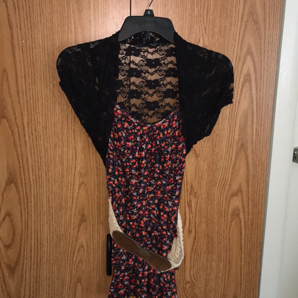 NWOT Floral Lace Ruffle Blouse WITH vintage belt